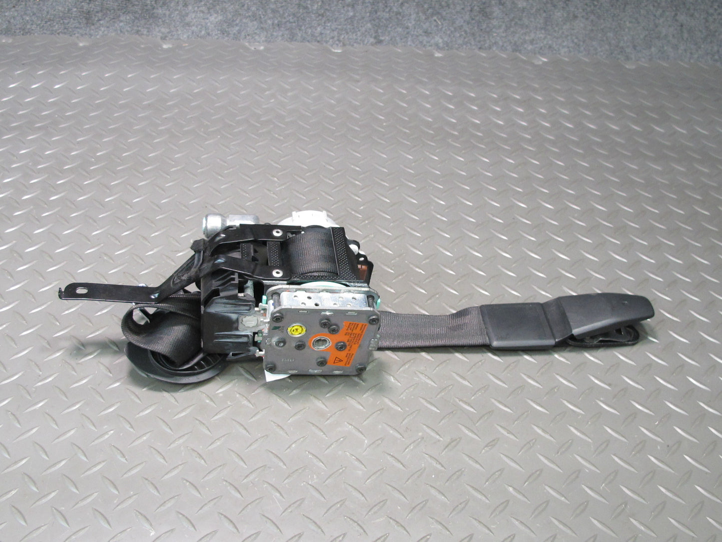 11-18 PORSCHE CAYENNE FRONT LEFT DRIVER SIDE SEATBELT RETRACTOR OEM