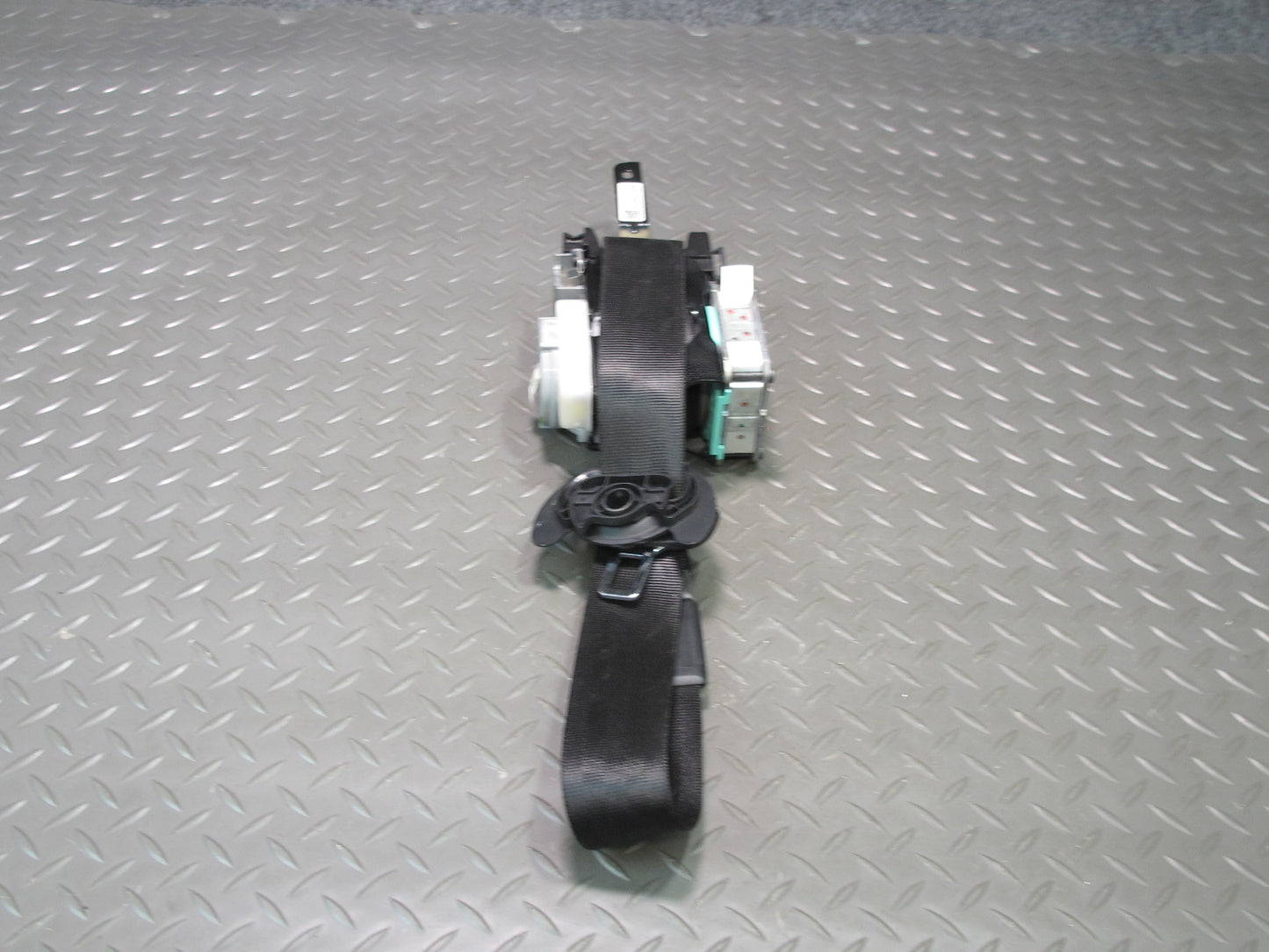 11-18 PORSCHE CAYENNE FRONT LEFT DRIVER SIDE SEATBELT RETRACTOR OEM