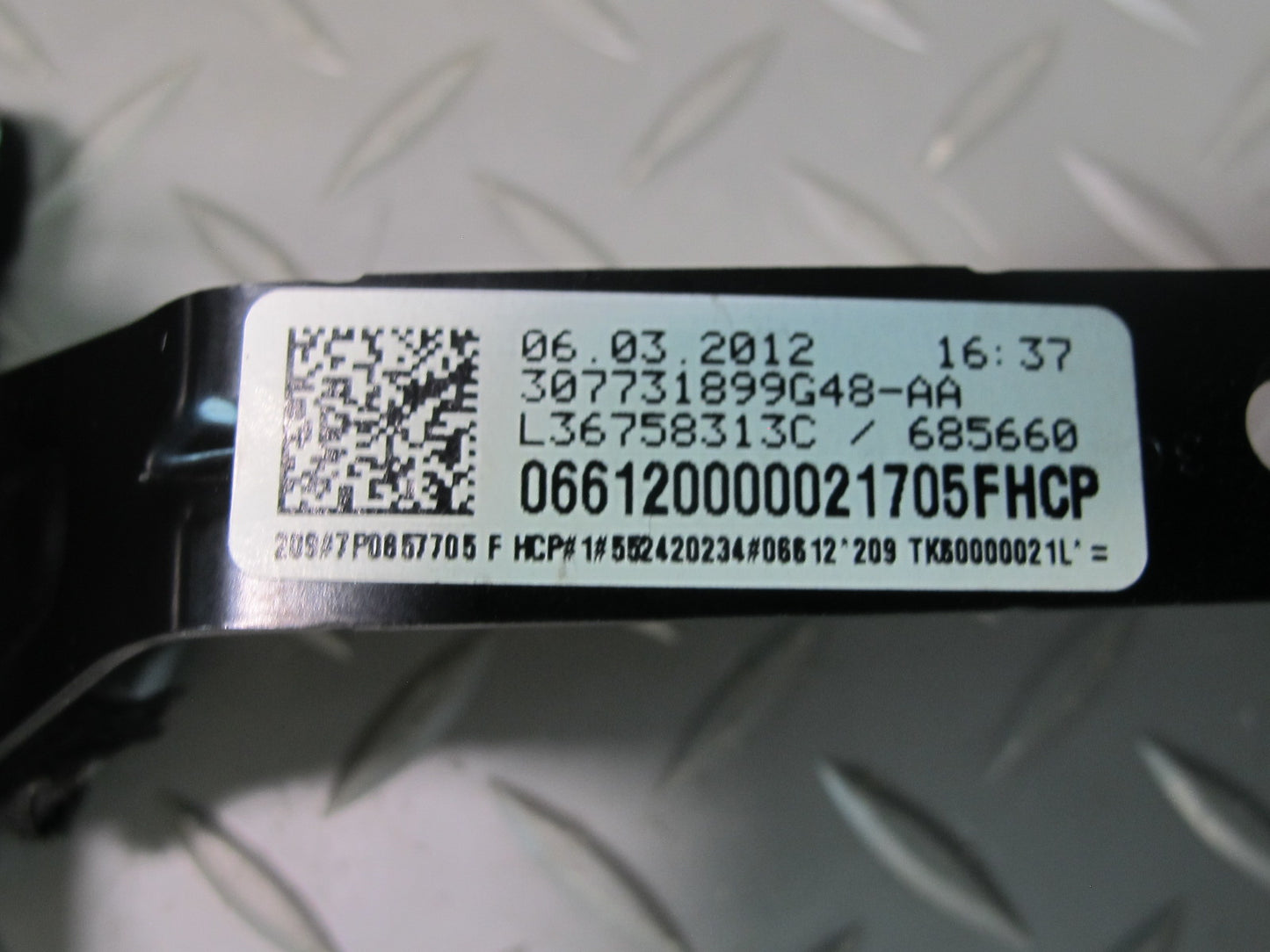 11-18 PORSCHE CAYENNE FRONT LEFT DRIVER SIDE SEATBELT RETRACTOR OEM