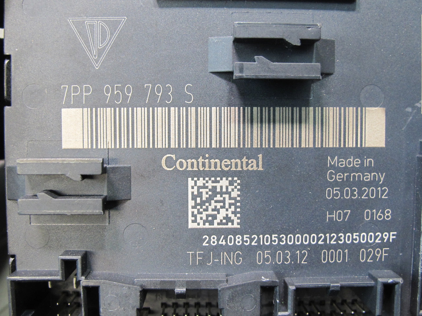 2011-2014 Porsche Cayenne 958 Front Left Side Door Control Module Unit