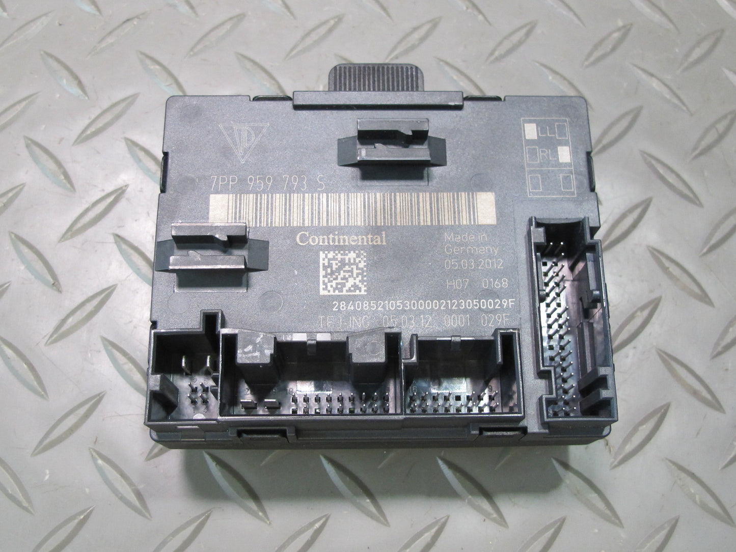 2011-2014 Porsche Cayenne 958 Front Left Side Door Control Module Unit