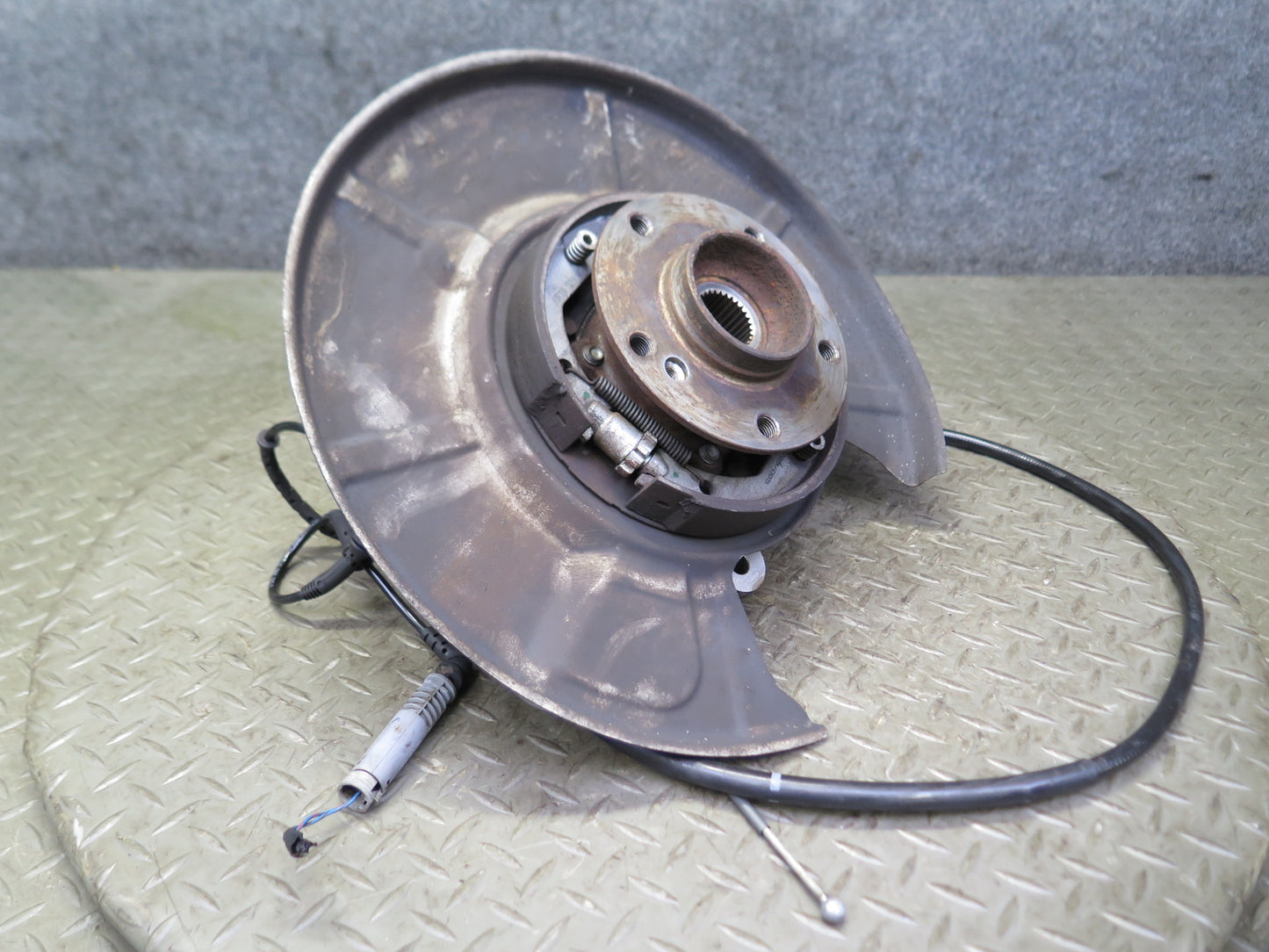 2006 BMW E60 M5 Rear Left Spindle Knuckle Wheel Hub Bearing 55K Miles