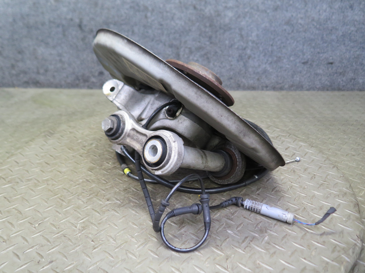 2006 BMW E60 M5 Rear Left Spindle Knuckle Wheel Hub Bearing 55K Miles