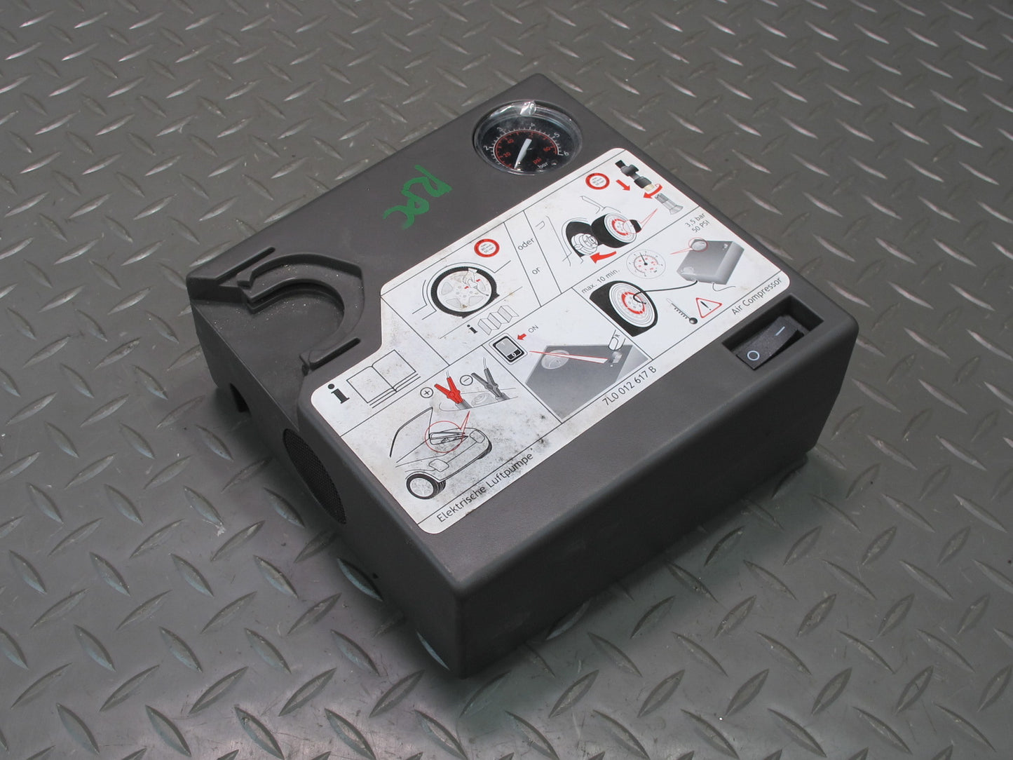 2011-2018 Porsche Cayenne 958 Rear Spare Tire Air Compressor 7L0012617B