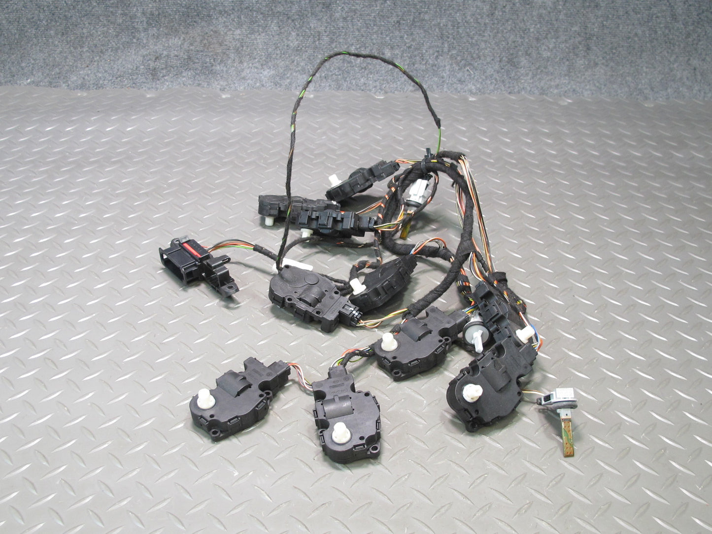 2011-2018 Porsche Cayenne 958 A/C Hvac Heater Flap Motor Actuator W/ Wire