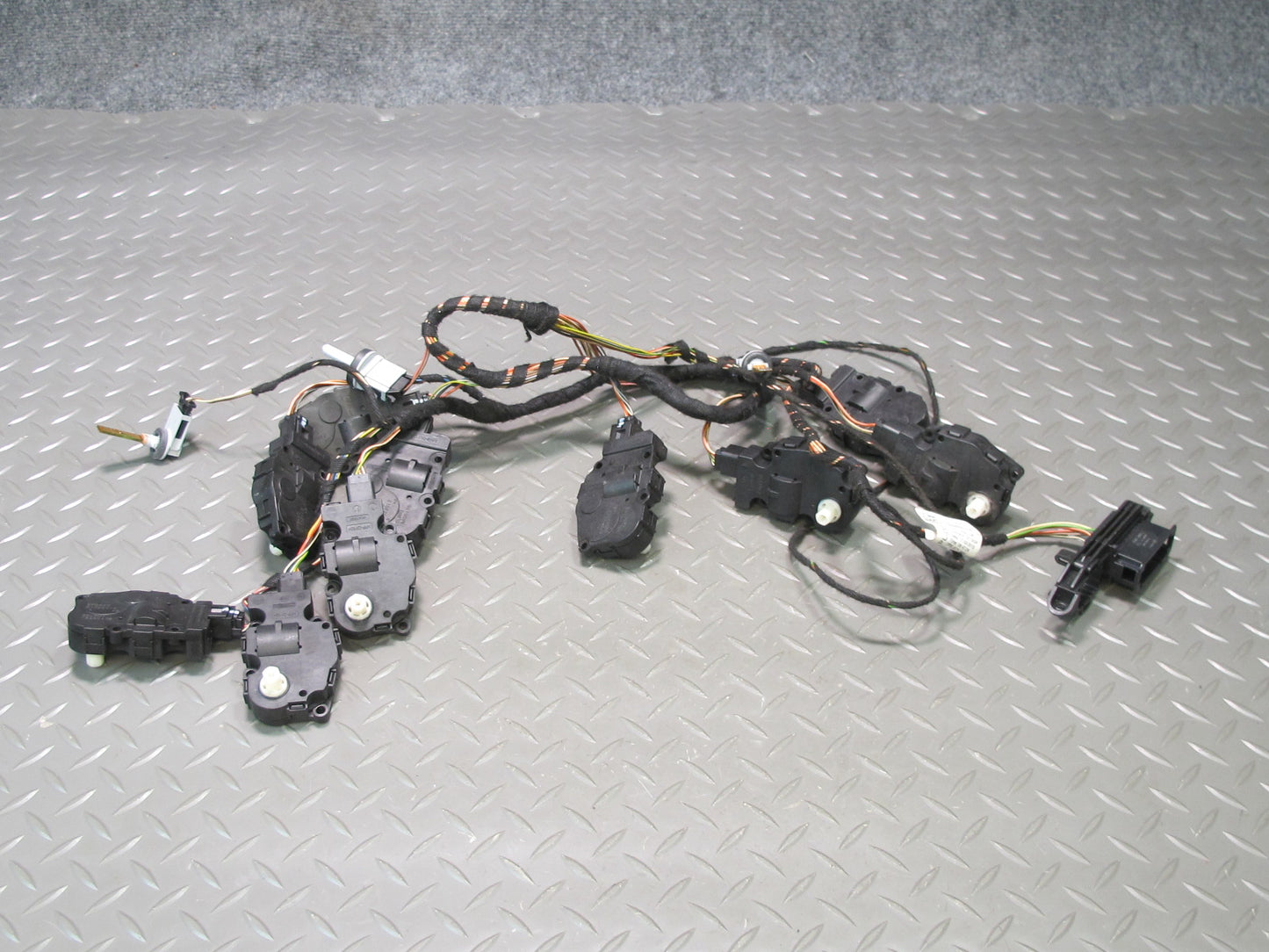 2011-2018 Porsche Cayenne 958 A/C Hvac Heater Flap Motor Actuator W/ Wire