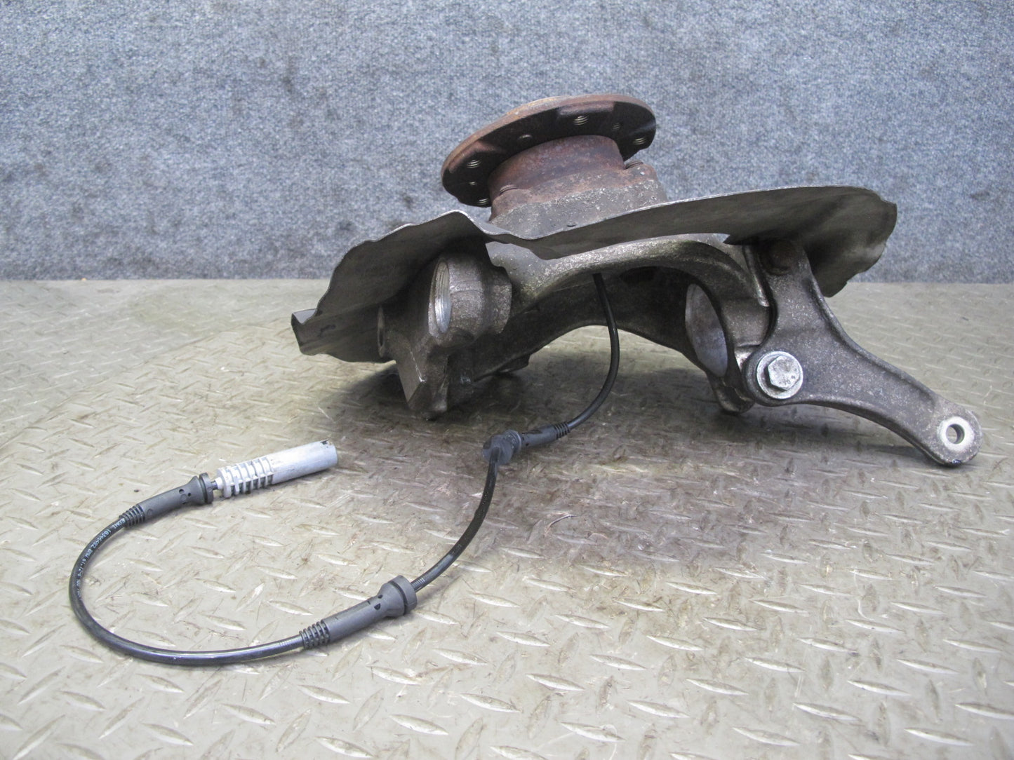 2006-2010 BMW E60 M5 Front Right Spindle Knuckle Wheel Hub Bearing 55K Miles