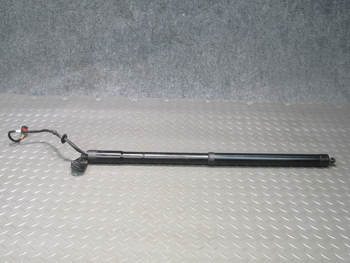 2011-2014 Porsche Cayenne 958 Rear Trunk Hatch Strut Shock Left Right Side Set