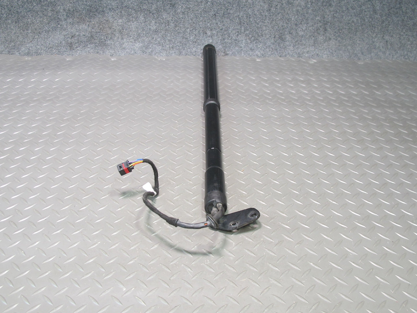 2011-2014 Porsche Cayenne 958 Rear Trunk Hatch Strut Shock Left Right Side Set