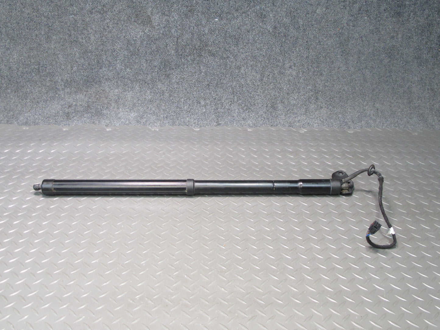 2011-2014 Porsche Cayenne 958 Rear Trunk Hatch Strut Shock Left Right Side Set