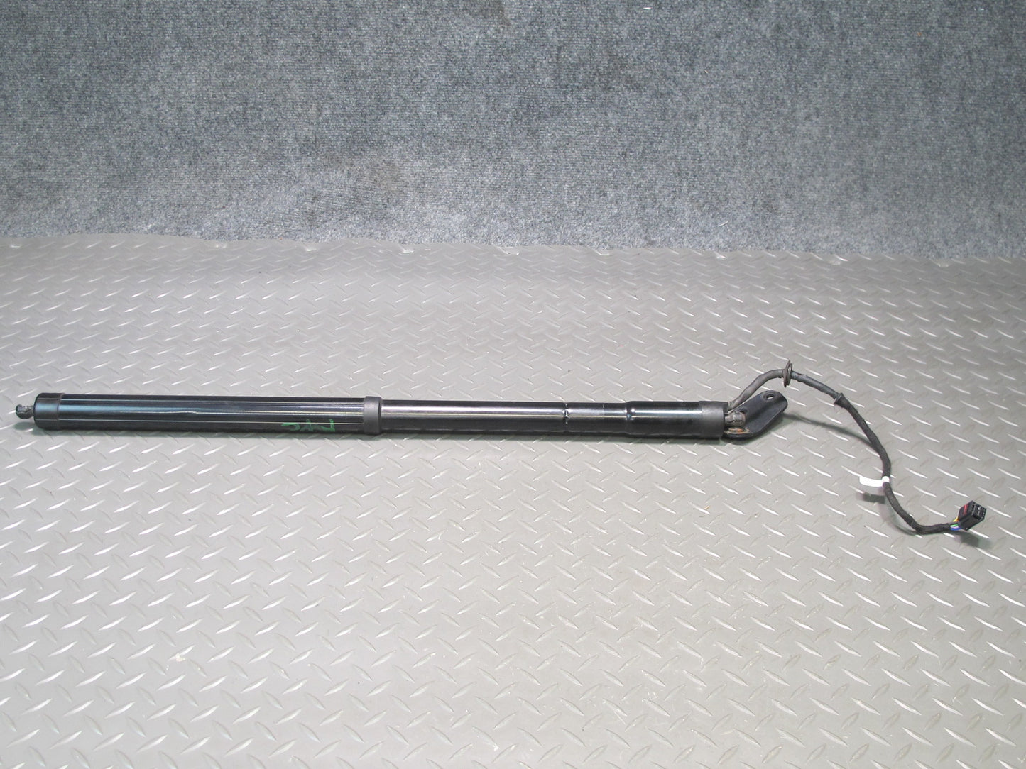 2011-2014 Porsche Cayenne 958 Rear Trunk Hatch Strut Shock Left Right Side Set