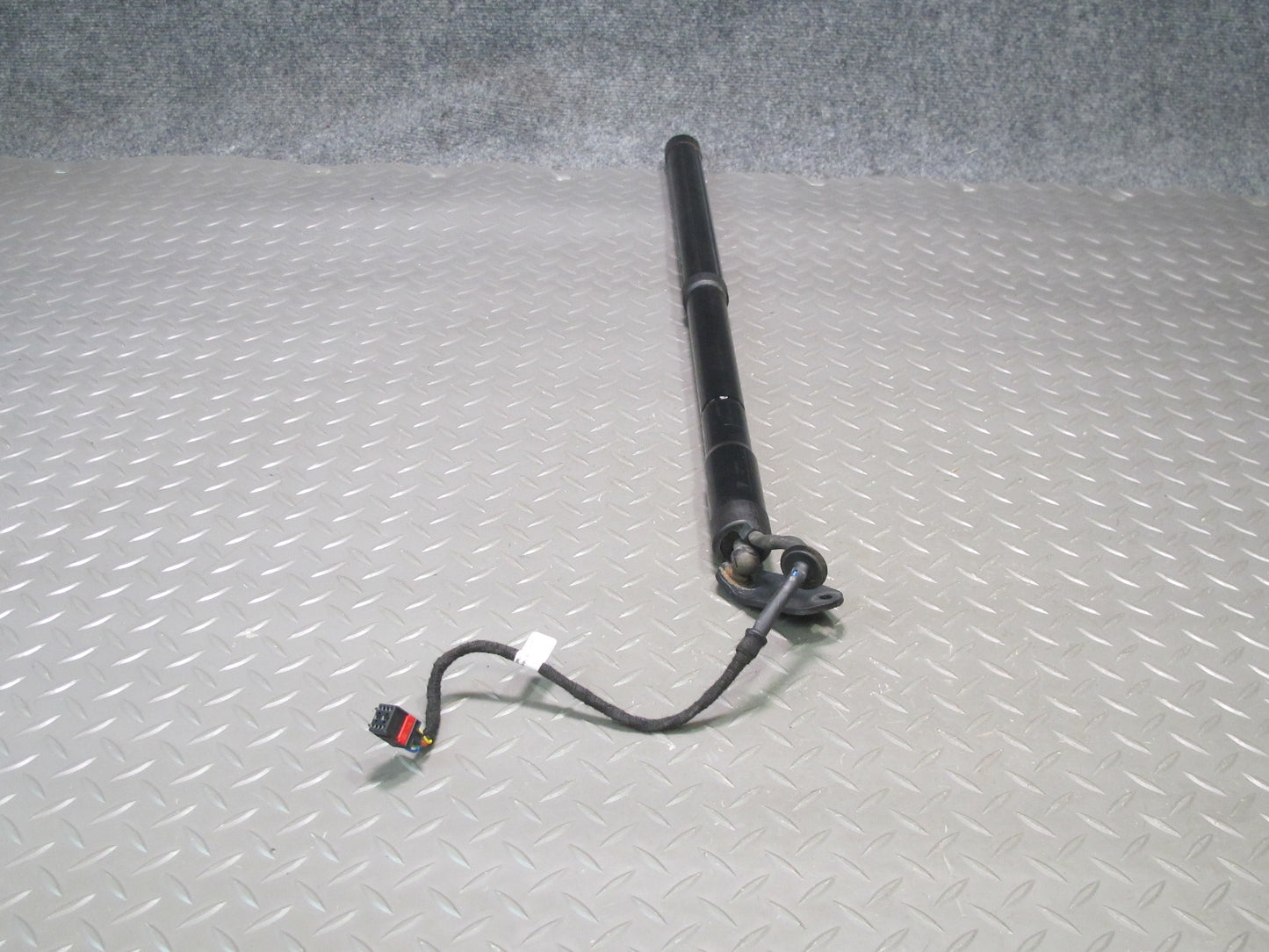 2011-2014 Porsche Cayenne 958 Rear Trunk Hatch Strut Shock Left Right Side Set