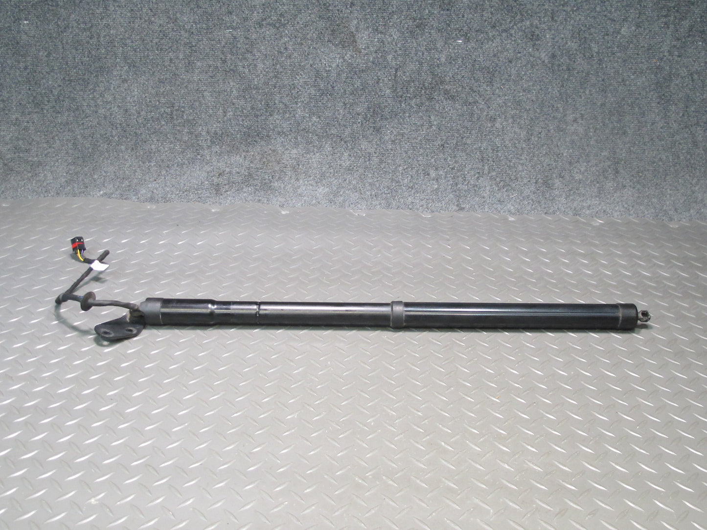 2011-2014 Porsche Cayenne 958 Rear Trunk Hatch Strut Shock Left Right Side Set