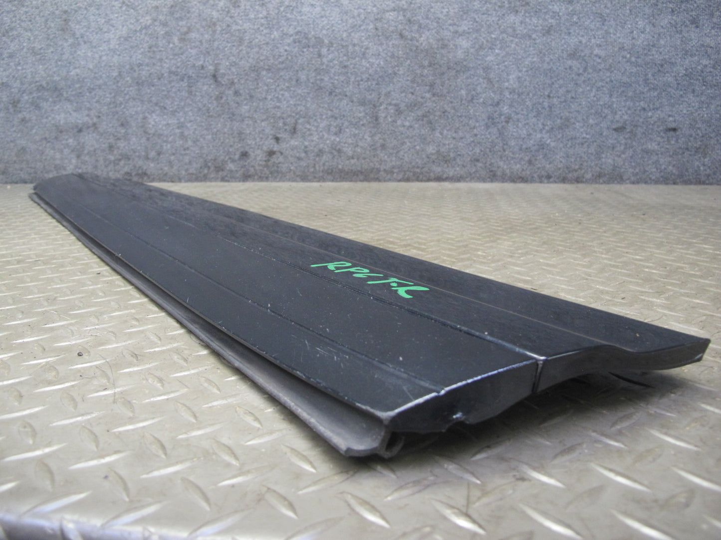 2011-2018 Porsche Cayenne 958 Front Right Pass Side Lower Door Molding Blade