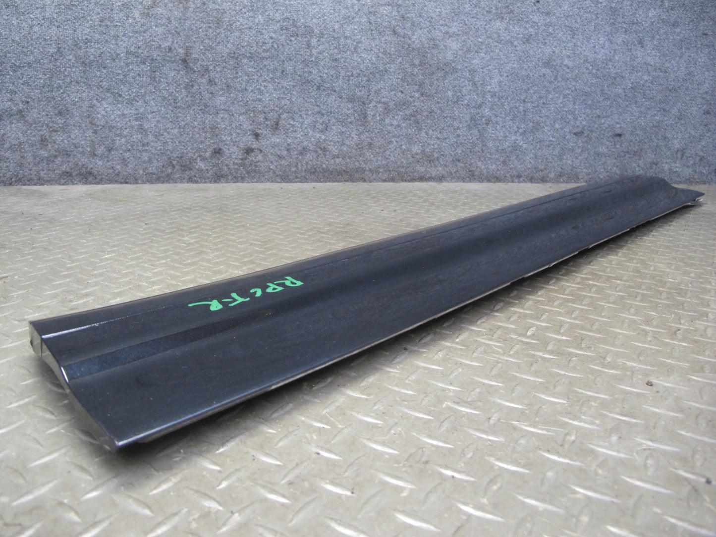2011-2018 Porsche Cayenne 958 Front Right Pass Side Lower Door Molding Blade