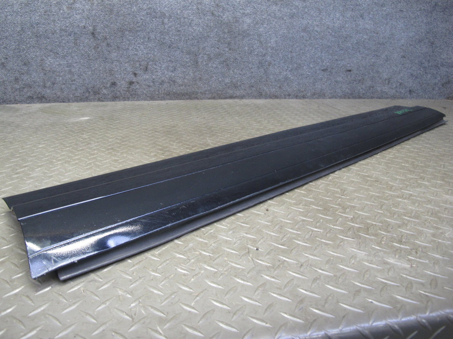 2011-2018 Porsche Cayenne 958 Front Right Pass Side Lower Door Molding Blade