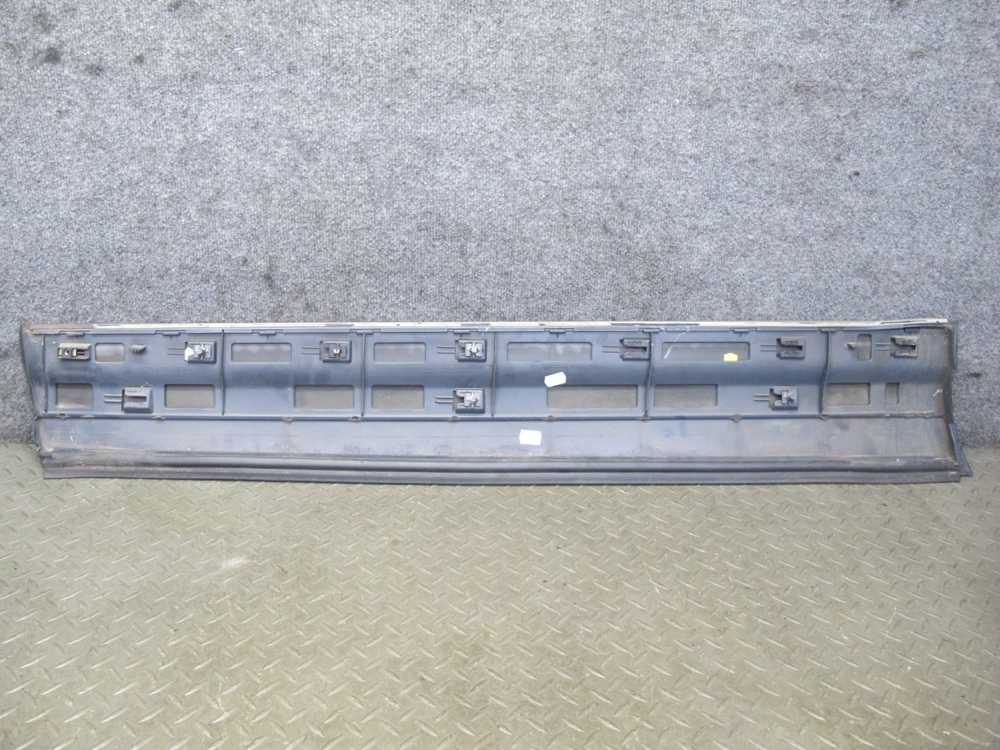2011-2018 Porsche Cayenne 958 Front Right Pass Side Lower Door Molding Blade