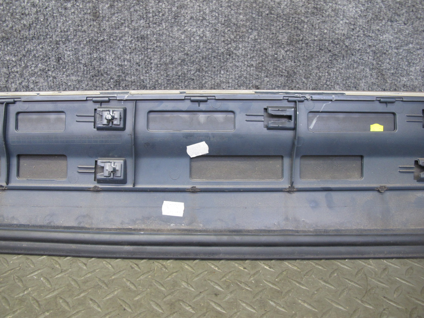 2011-2018 Porsche Cayenne 958 Front Right Pass Side Lower Door Molding Blade