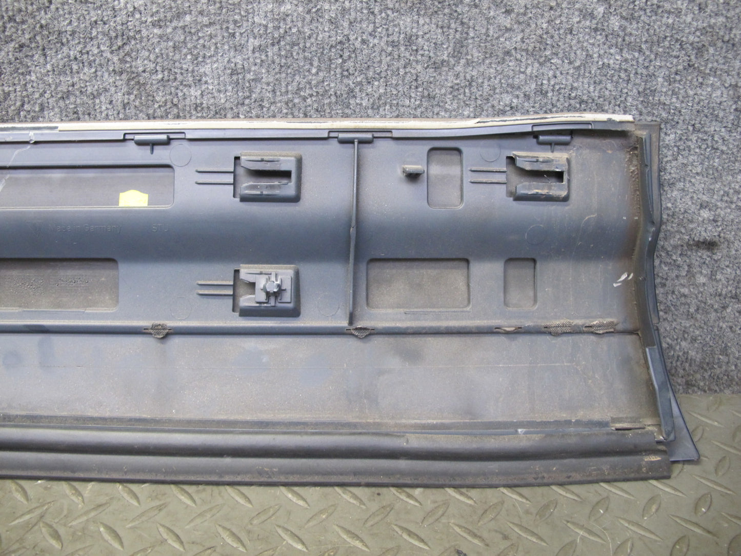 2011-2018 Porsche Cayenne 958 Front Right Pass Side Lower Door Molding Blade