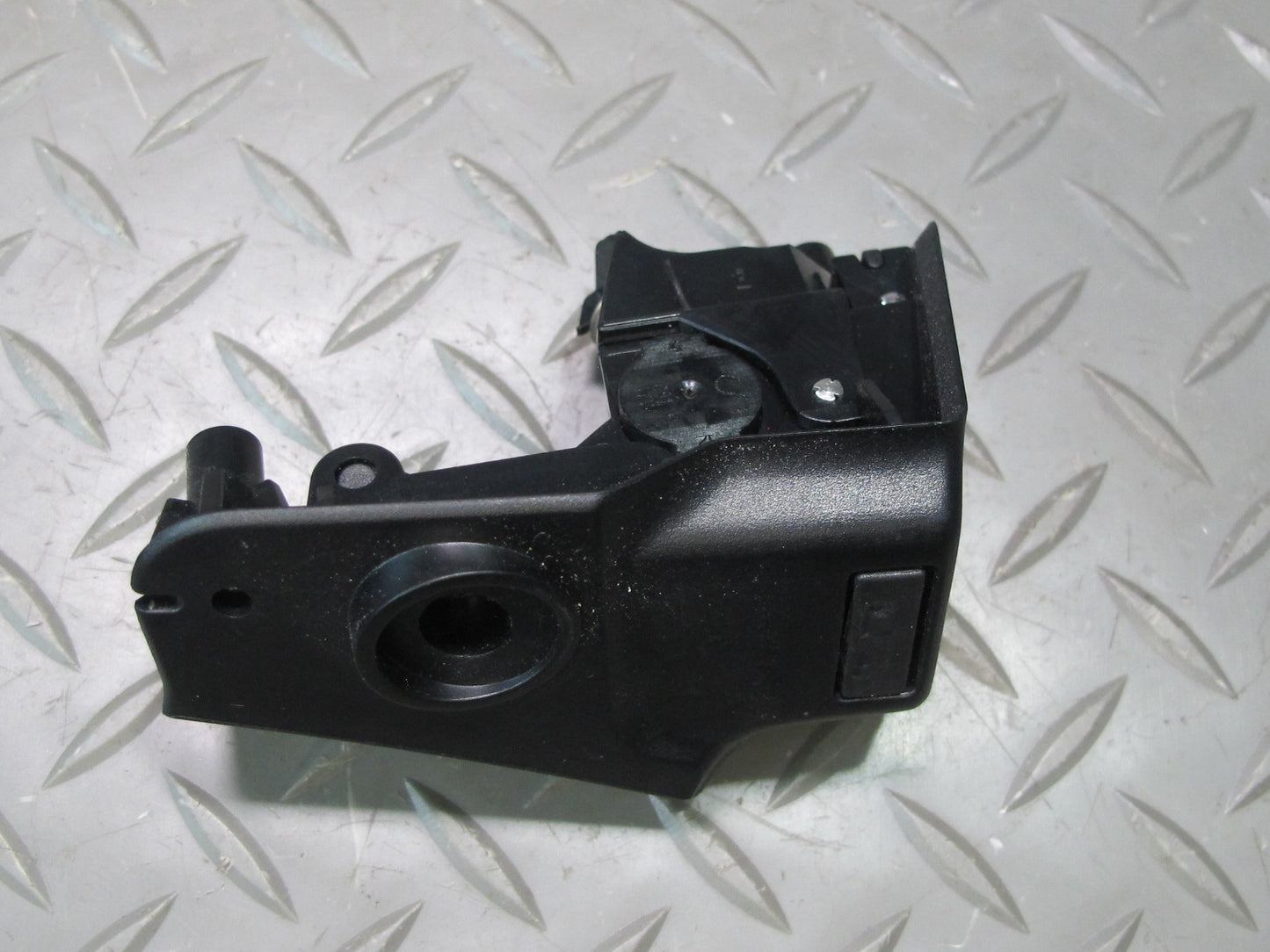 2006-2010 BMW E60 M5 535i Center Console Armrest Lock Button Mechanism