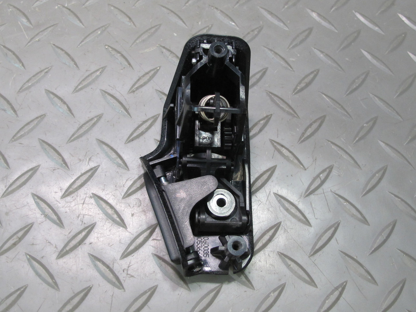 2006-2010 BMW E60 M5 535i Center Console Armrest Lock Button Mechanism