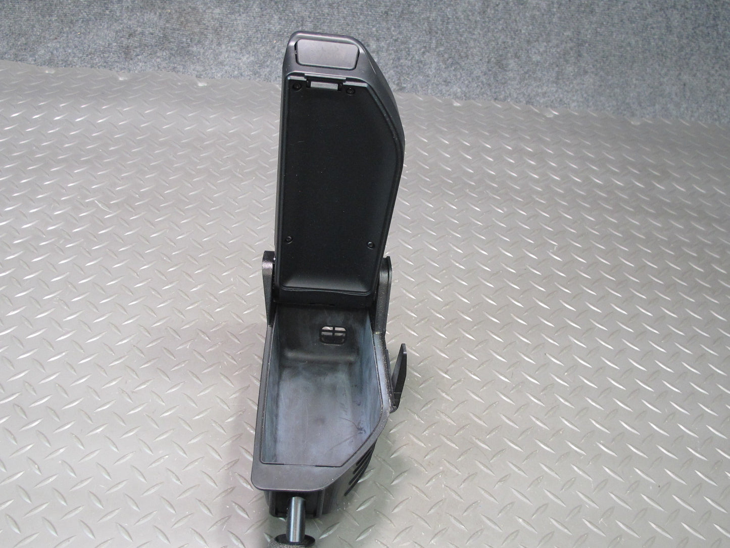 2006-2010 BMW E60 M5 535i Center Console Armrest Compartment Storage