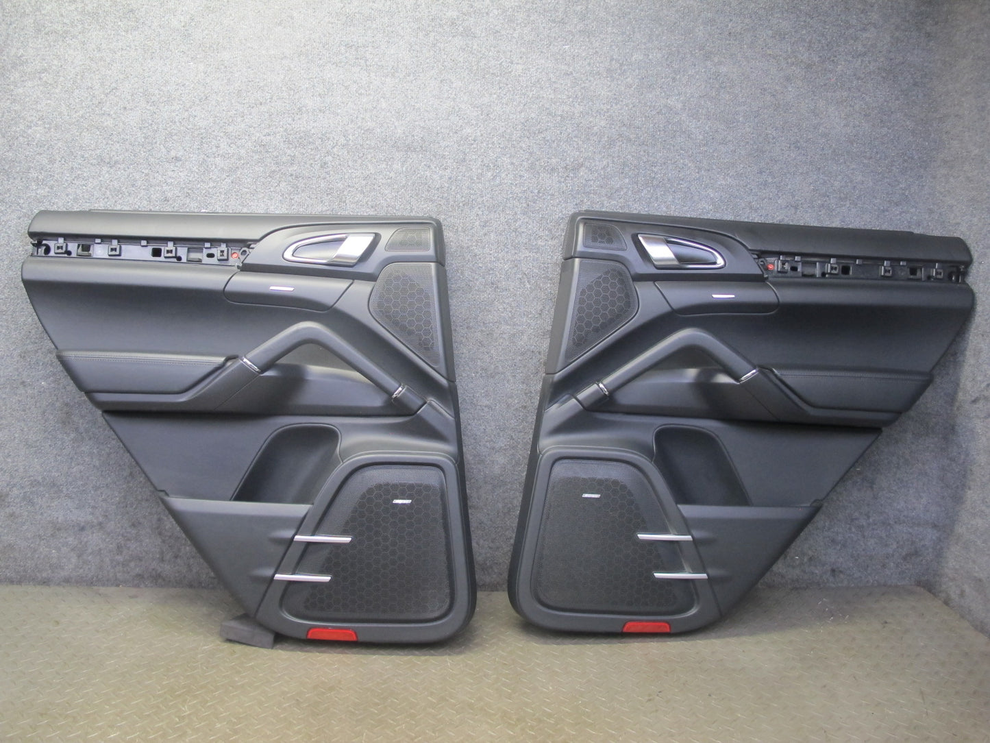 11-18 Porsche Cayenne 958 Rear Left Right Side Interior Door Panel W/ Shade Set