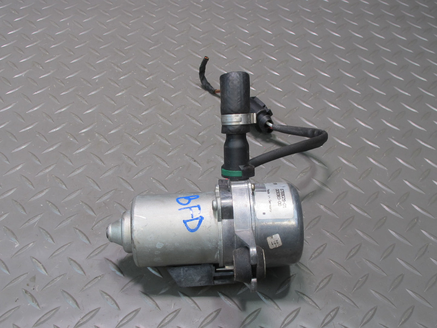 2006-2010 BMW E60 M5 M6 Power Brake Booster Vacuum Pump Motor 6769029