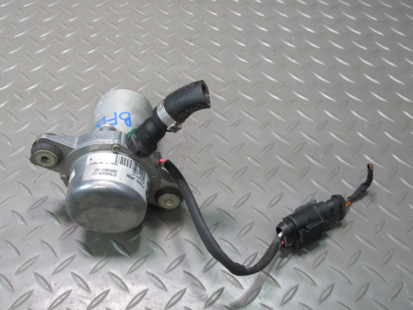 2006-2010 BMW E60 M5 M6 Power Brake Booster Vacuum Pump Motor 6769029