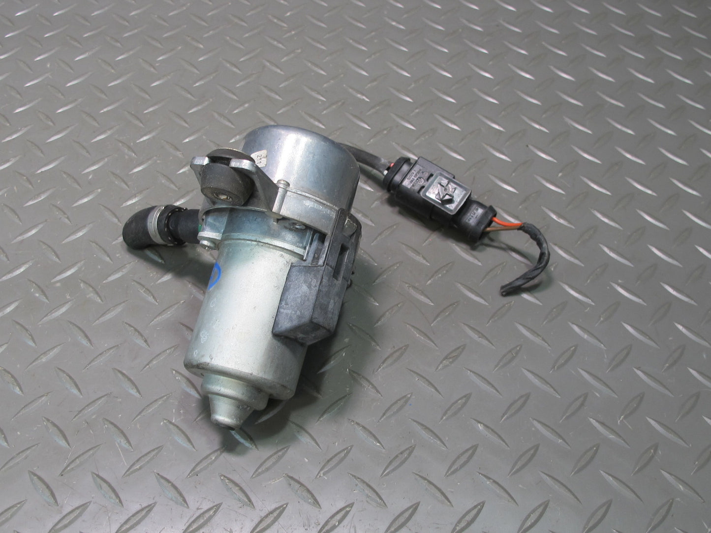 2006-2010 BMW E60 M5 M6 Power Brake Booster Vacuum Pump Motor 6769029