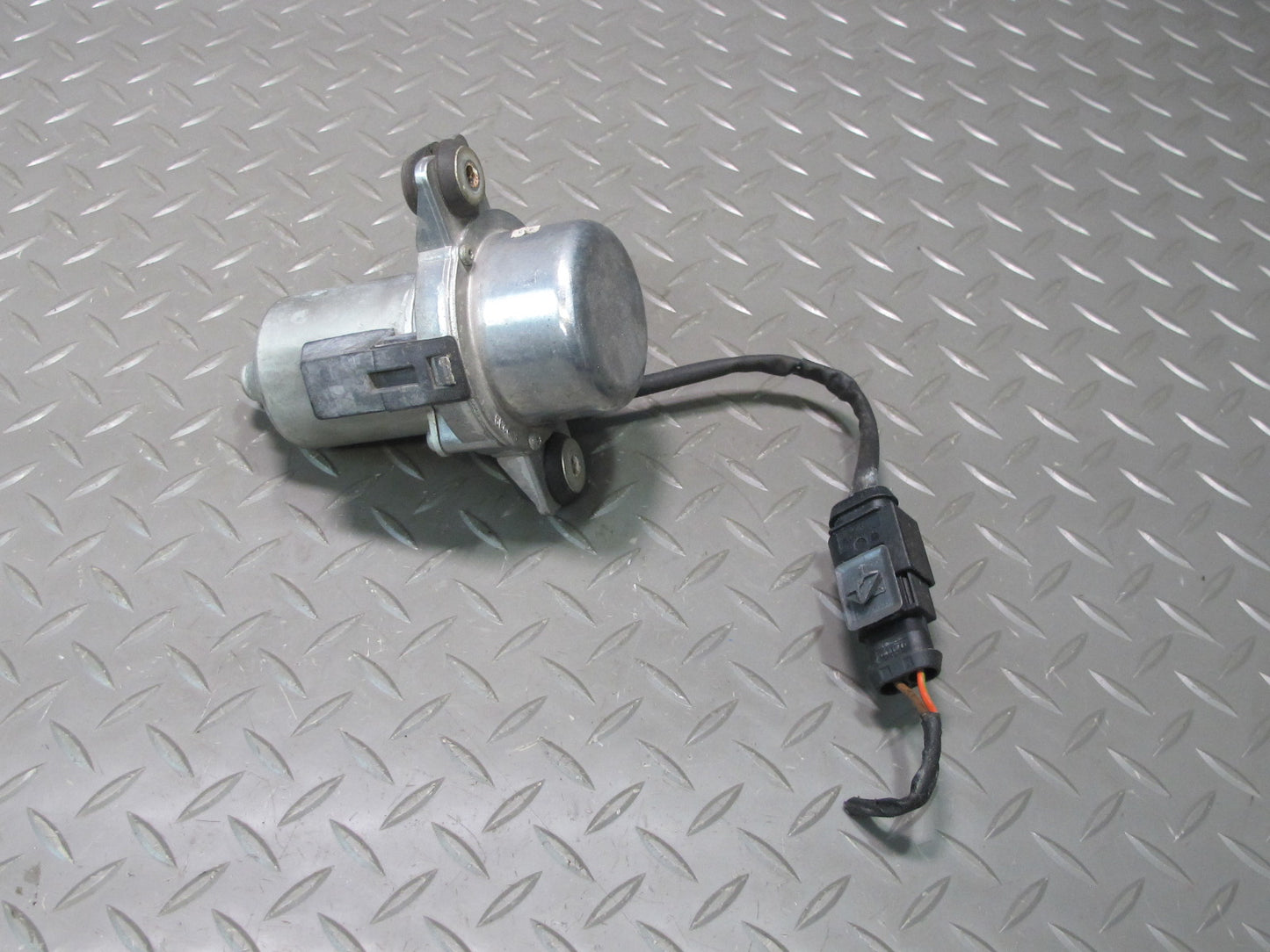 2006-2010 BMW E60 M5 M6 Power Brake Booster Vacuum Pump Motor 6769029