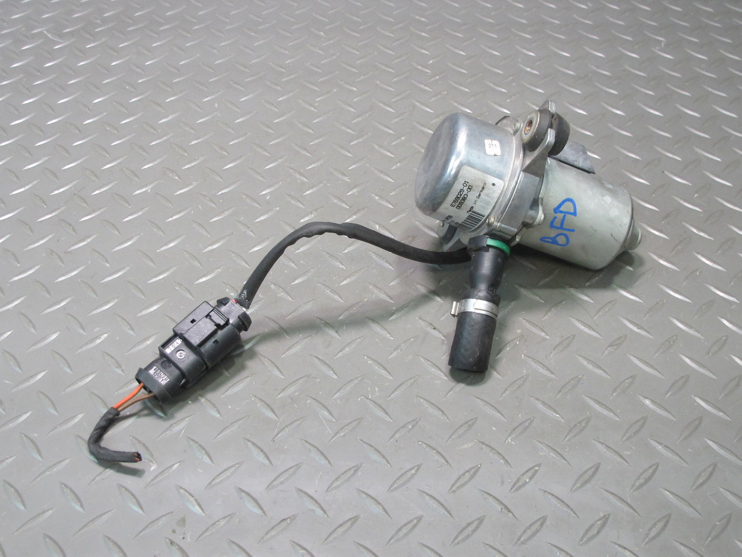 2006-2010 BMW E60 M5 M6 Power Brake Booster Vacuum Pump Motor 6769029