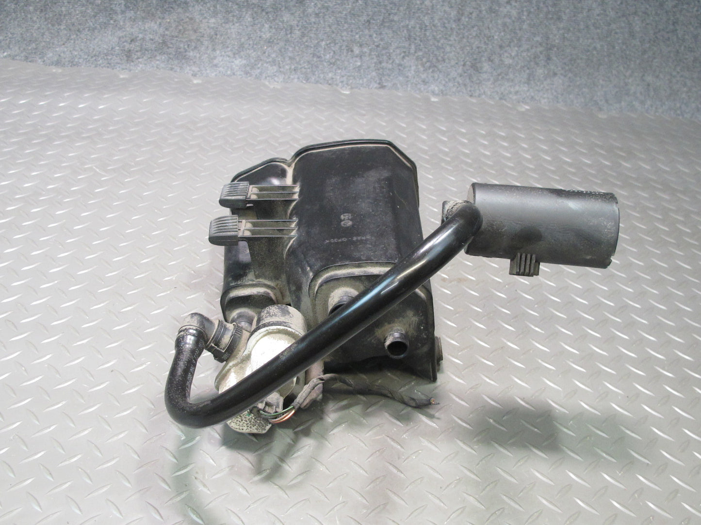 2006-2010 BMW E60 M5 535i Fuel Evap Vapor Charcoal Canister w Filter