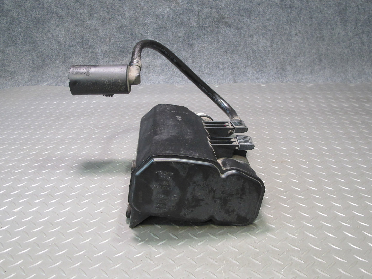 2006-2010 BMW E60 M5 535i Fuel Evap Vapor Charcoal Canister w Filter
