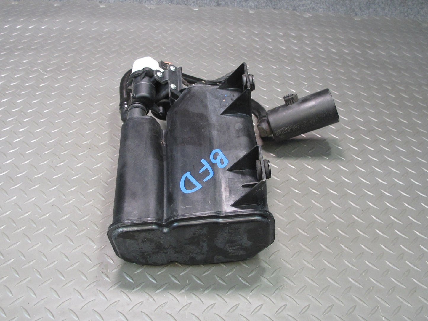 2006-2010 BMW E60 M5 535i Fuel Evap Vapor Charcoal Canister w Filter