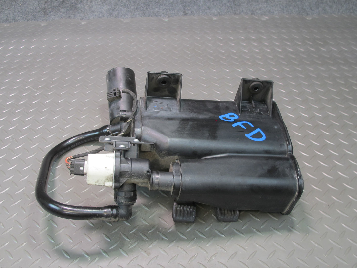 2006-2010 BMW E60 M5 535i Fuel Evap Vapor Charcoal Canister w Filter