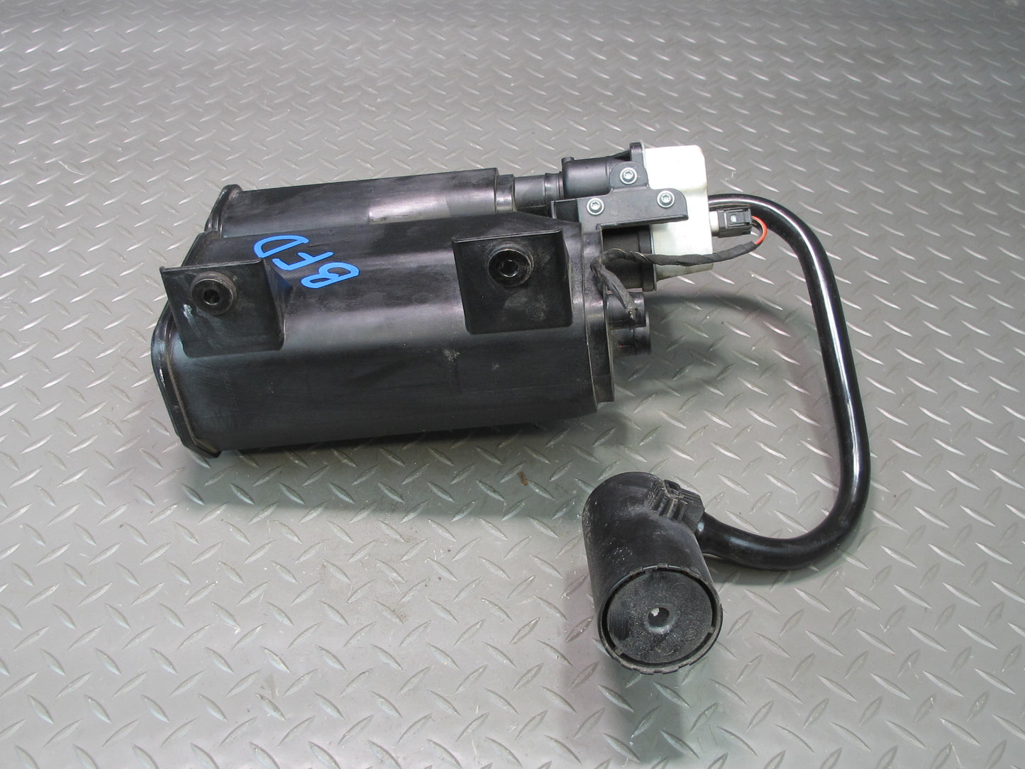 2006-2010 BMW E60 M5 535i Fuel Evap Vapor Charcoal Canister w Filter