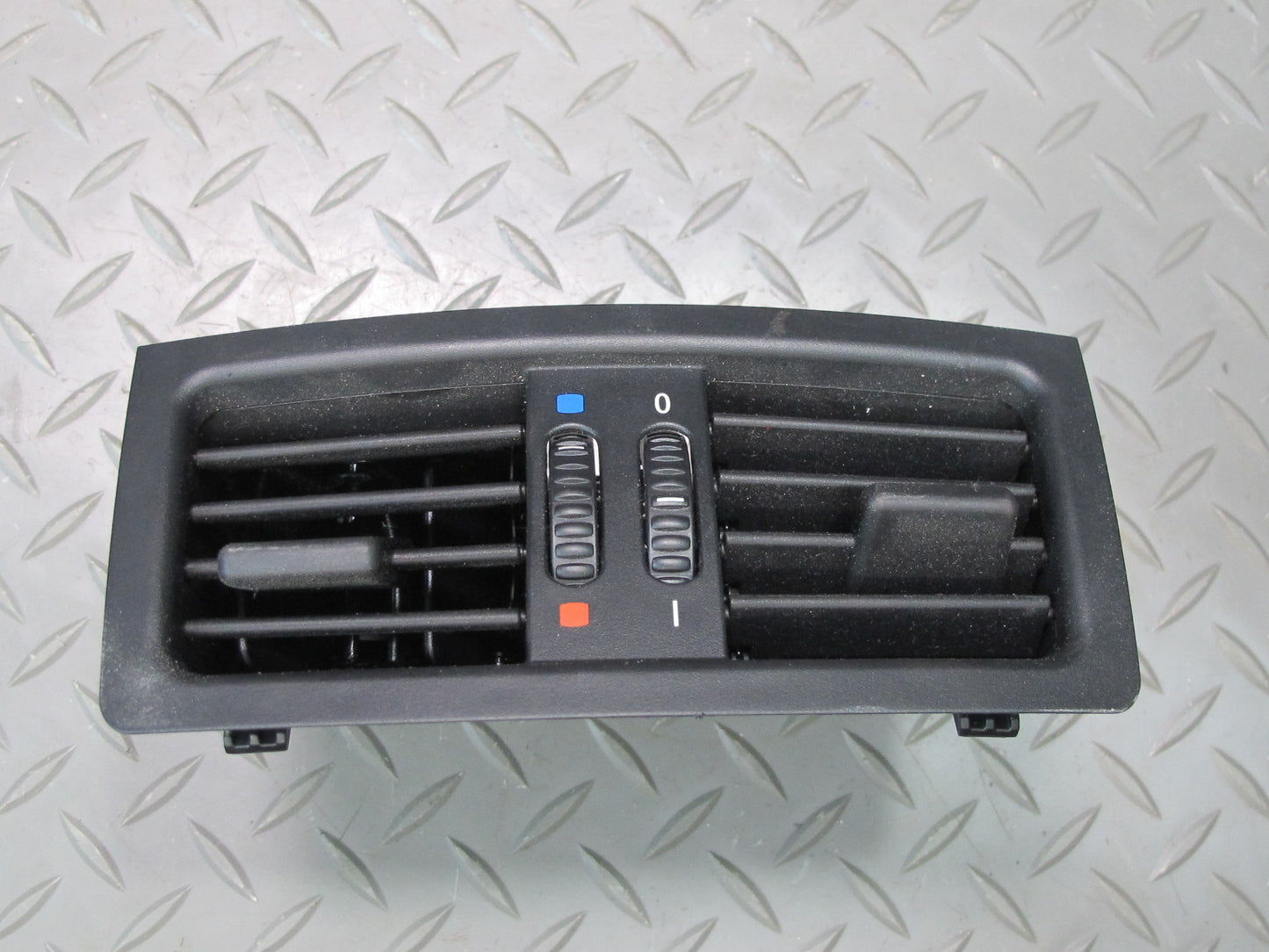 2006-2010 BMW E60 M5 535i Rear Center Console A/C Air Vent Grille 7129556