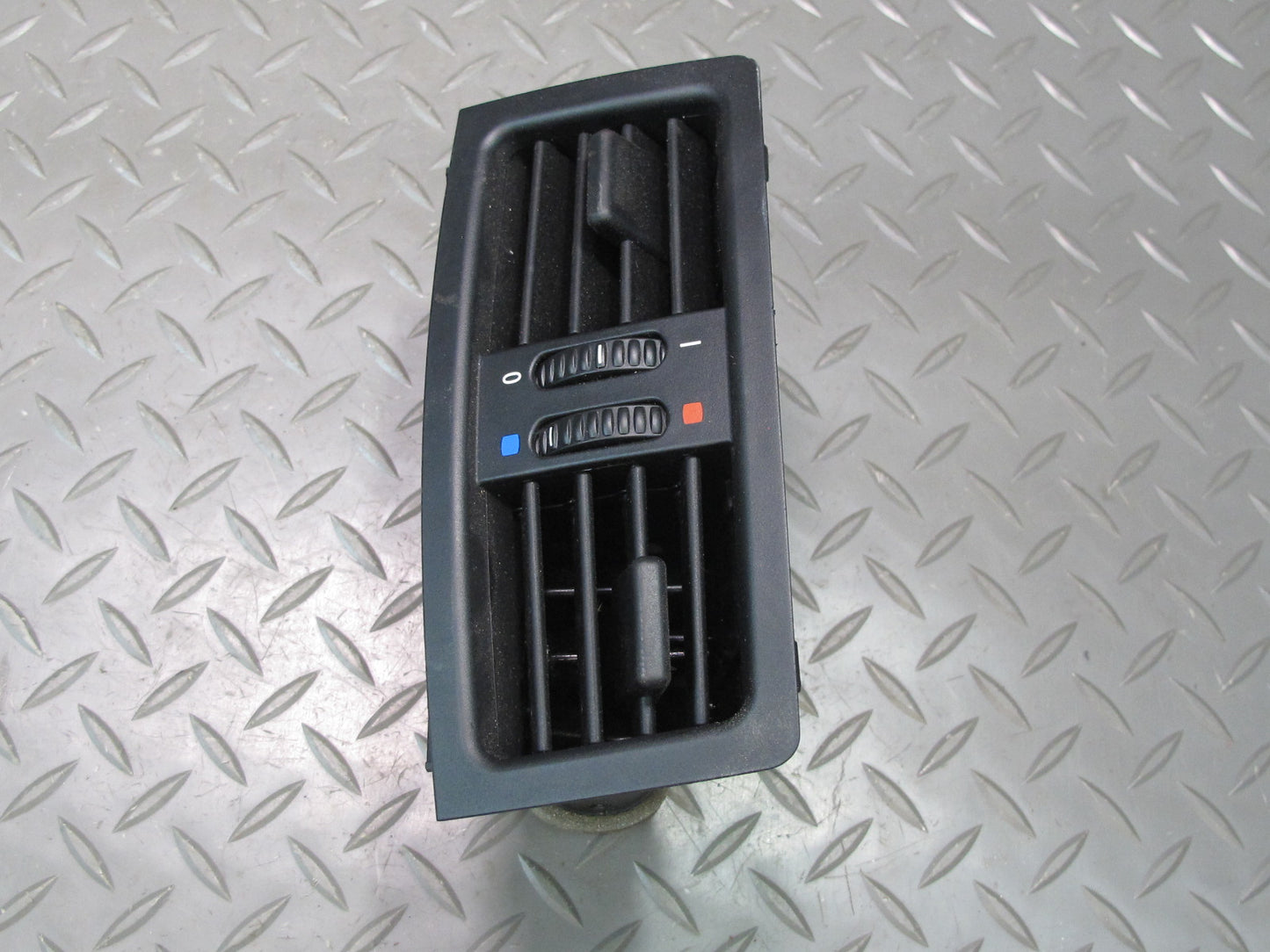 2006-2010 BMW E60 M5 535i Rear Center Console A/C Air Vent Grille 7129556