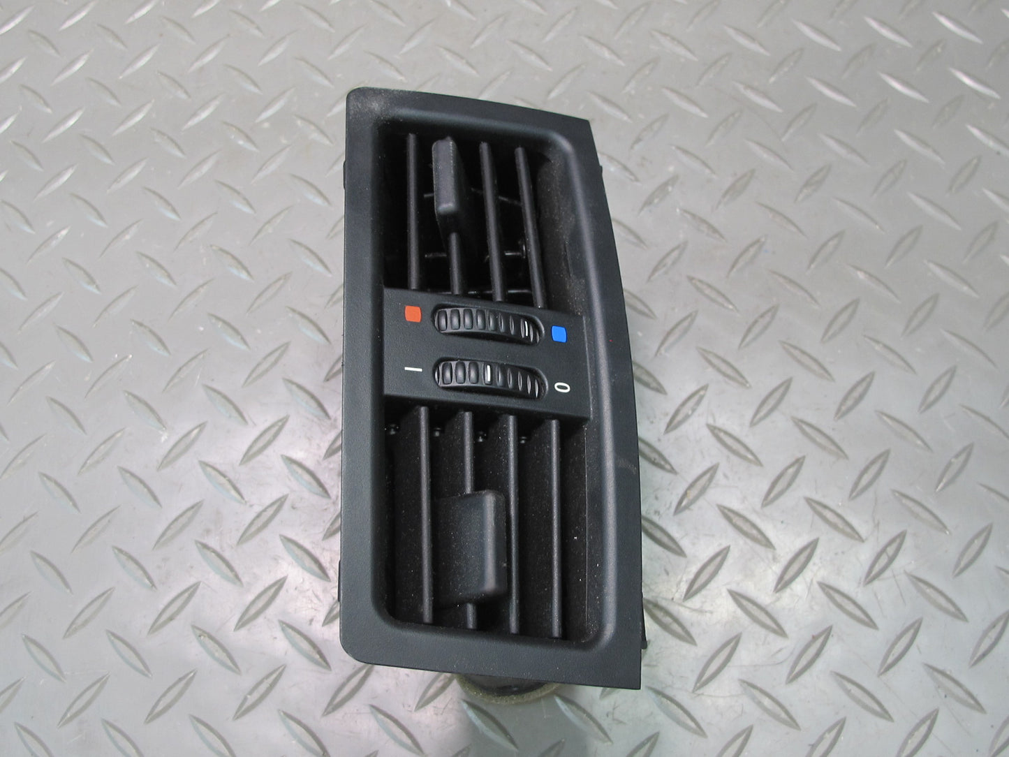 2006-2010 BMW E60 M5 535i Rear Center Console A/C Air Vent Grille 7129556