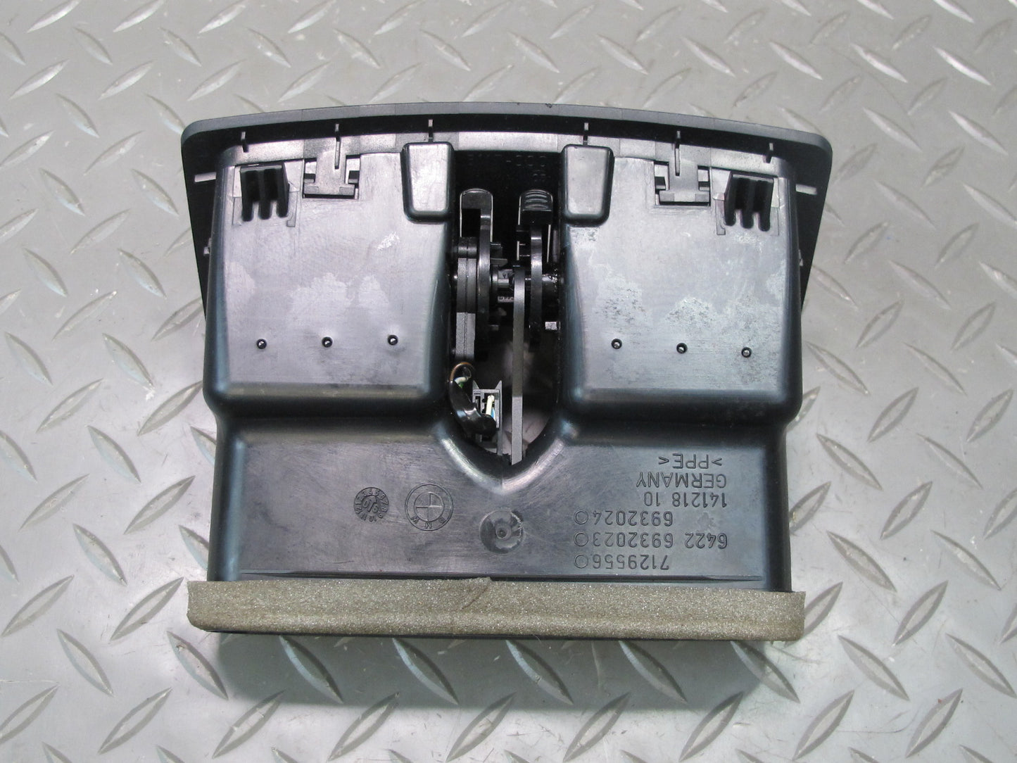 2006-2010 BMW E60 M5 535i Rear Center Console A/C Air Vent Grille 7129556