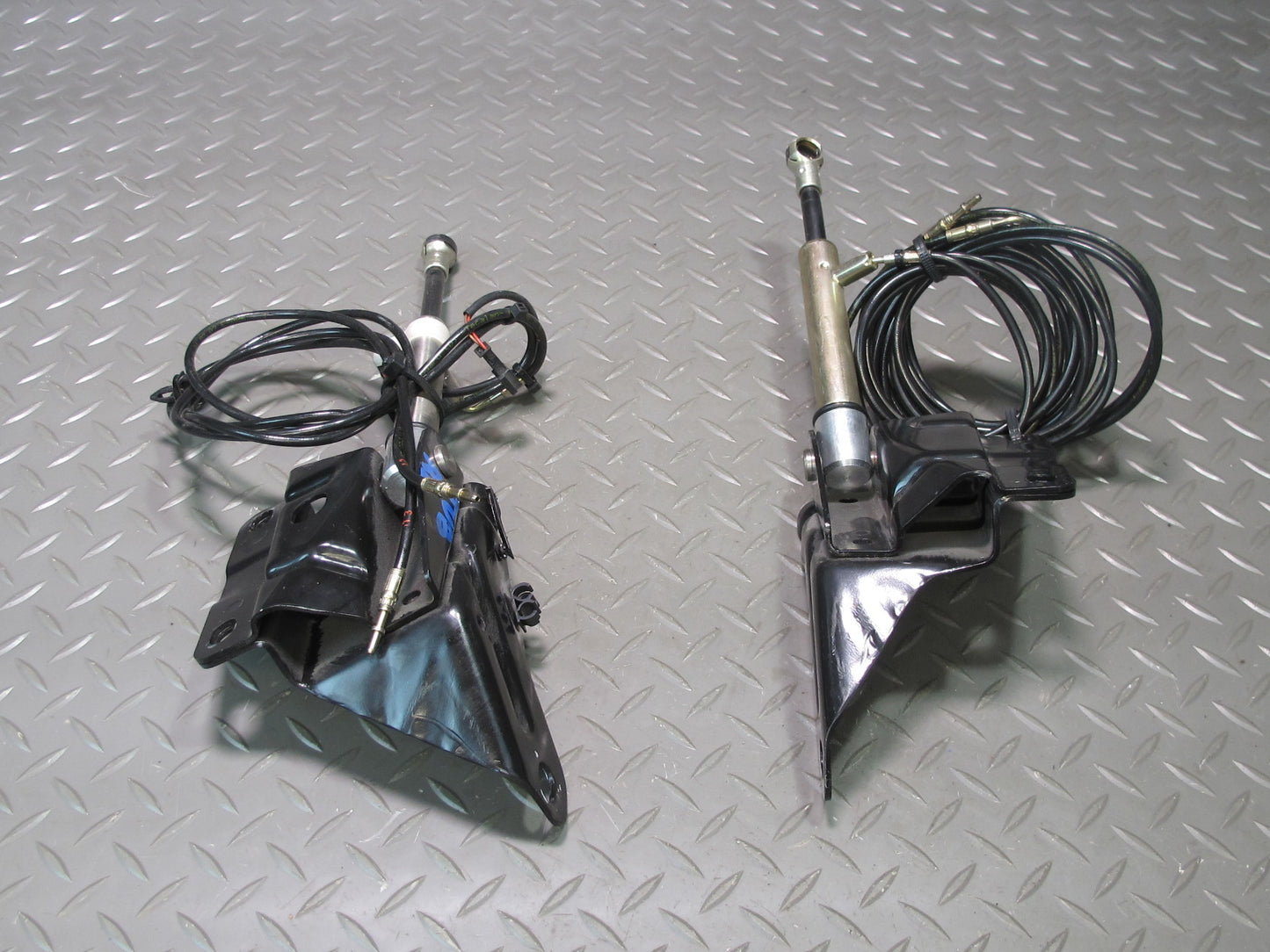 01-06 BMW E46 330Ci Conv Rear Left & Right TOP Hydraulic Cylinder w Pipe Set OEM