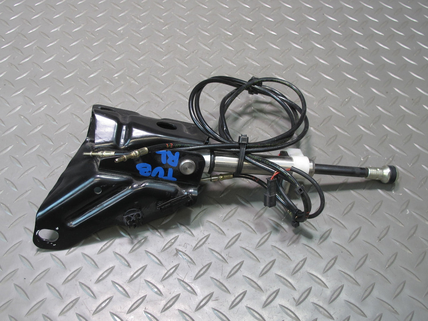 01-06 BMW E46 330Ci Conv Rear Left & Right TOP Hydraulic Cylinder w Pipe Set OEM