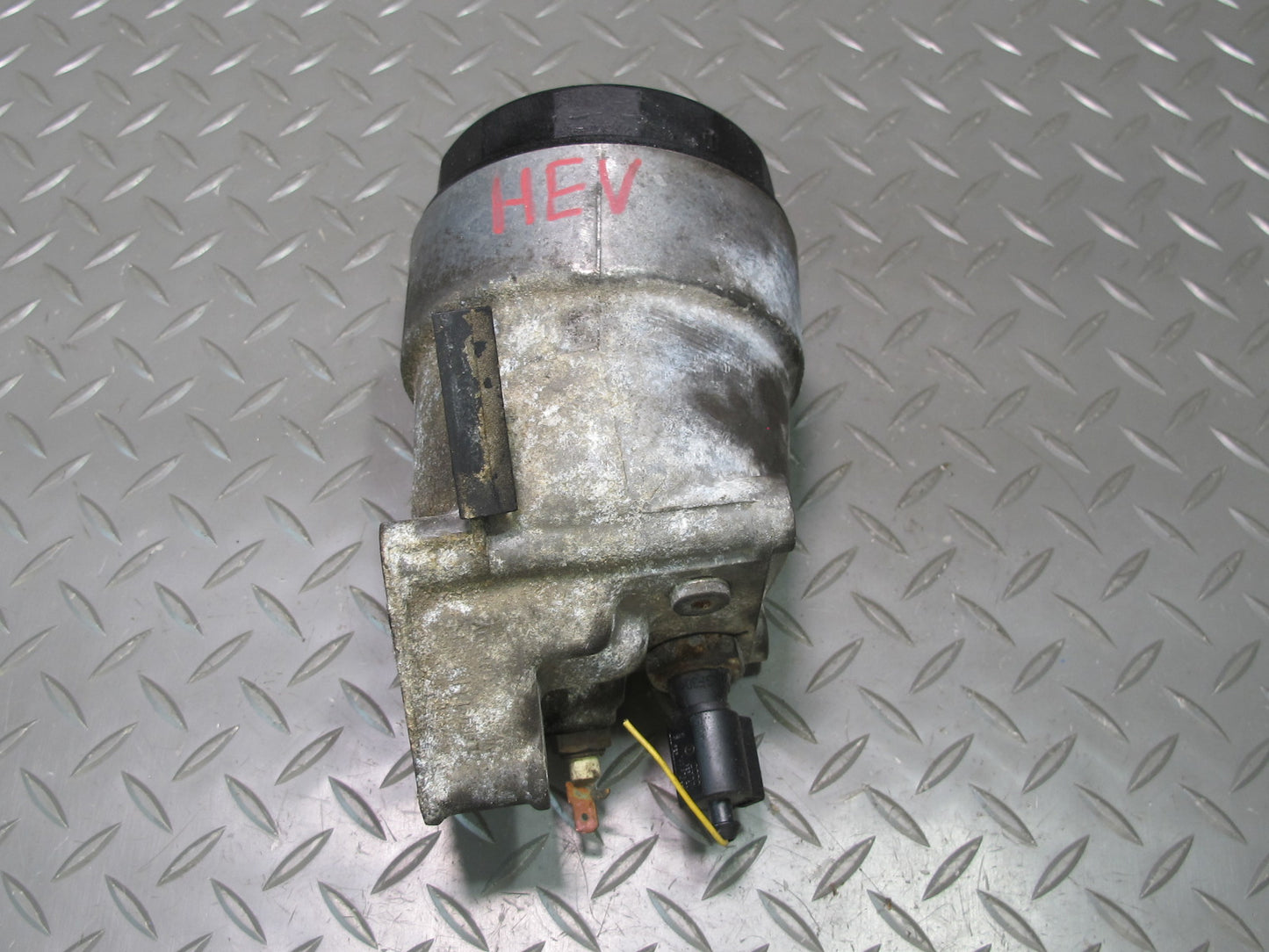 99-00 VW Eurovan T4 2.8L Engine Motor Oil Filter Housing OEM