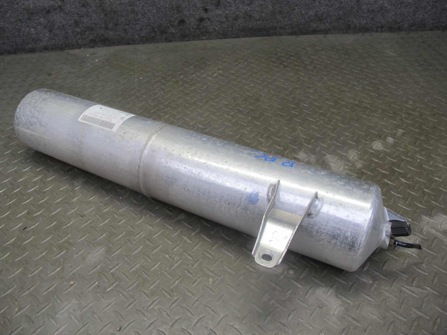 2011-2018 Porsche Cayenne 958 Air Suspension Tank Reservoir 7P0616201A