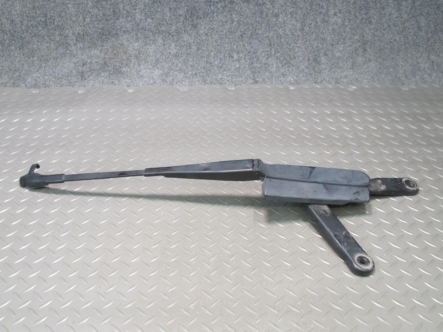 2011-2018 Porsche Cayenne 958 Front Right & Left Side Windshield Wiper Arm Set