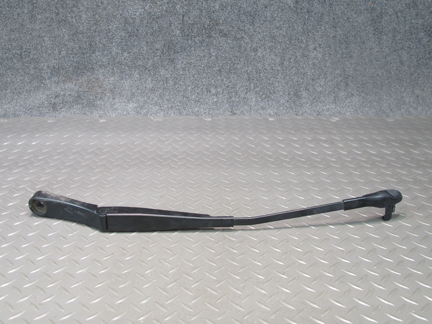 2011-2018 Porsche Cayenne 958 Front Right & Left Side Windshield Wiper Arm Set