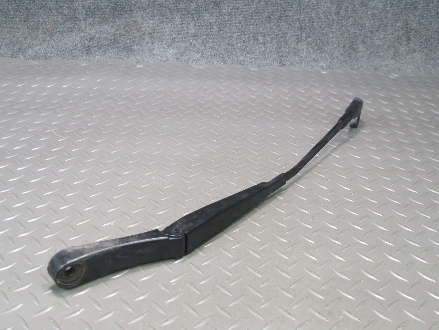 2011-2018 Porsche Cayenne 958 Front Right & Left Side Windshield Wiper Arm Set