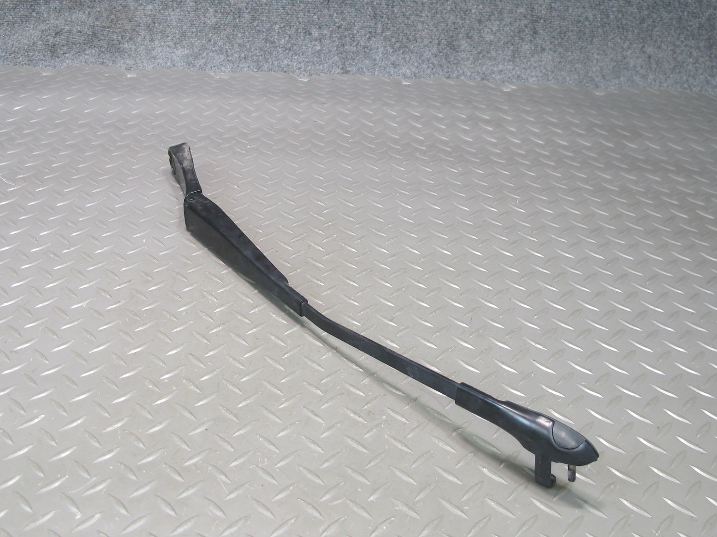 2011-2018 Porsche Cayenne 958 Front Right & Left Side Windshield Wiper Arm Set