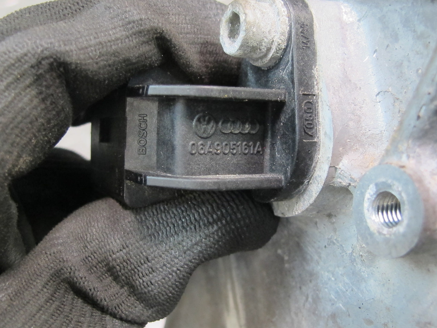 99-00 VW Eurovan T4 2.8L Engine Motor Upper Timing Chain  Plate Cover OEM